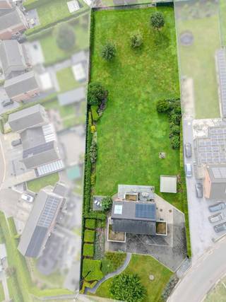 Deze open bebouwing in Ulbeek met 3 slaapkamers en een perceel van 2856 m² combineert ruimte, comfort en een rustige ligging in een groene...