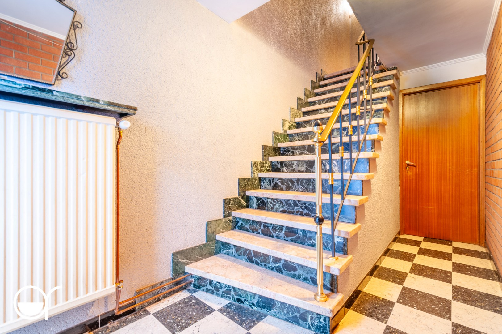 Op te frissen halfopen bebouwing met 5 garages in Mariakerke - foto 4