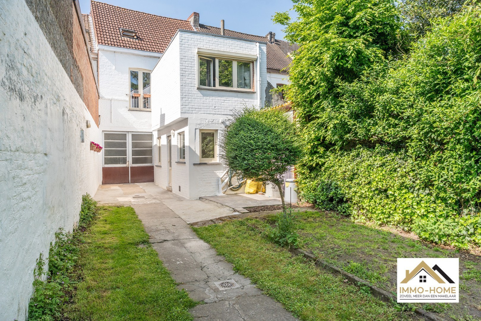 Instapklare woning met praktijkruimte en vrijstaande garage! - foto 2
