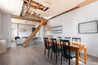 <p>Deze open bebouwing in de Riemewegel te Rieme (Ertvelde) is gelegen op een mooi perceel van 300 m² en vormt een uitstekende basis voor wie op zoek is naar een woning met ruimte en potentieel om volledig naar eigen smaak te renoveren.</p><p> </p><p>De woning omvat een lichtrijke leefruimte, keuken, badkamer en twee slaapkamers. </p><p>Daarnaast beschikt de woning over een ruime zolder, die tal van mogelijkheden biedt. </p><p> </p><p>Buiten geniet u van een aangename omheinde tuin met een grote tuinberging.</p><p> </p><p> </p><p>Met een EPC-label F geldt een renovatieverplichting, waardoor u de kans krijgt om de woning energiezuiniger te maken en volledig af te stemmen op uw eigen woonwensen. </p><p> </p><p> </p><p><strong>Disclaimer:</strong> De foto's in deze online publiciteit zijn deels bewerkt met behulp van artificiële intelligentie (AI) om de visualisatie van de ruimtes te optimaliseren. Ze dienen uitsluitend ter illustratie en kunnen afwijken van de werkelijke situatie. Tijdens een plaatsbezoek krijg je een correct beeld van het pand.</p><p> </p><p>Interesse om dit pand te bezichtigen?<br />Plan nu uw afspraak in op het nummer 0499/84.71.00 of via chabelli@vastgoeddevos.be.</p>