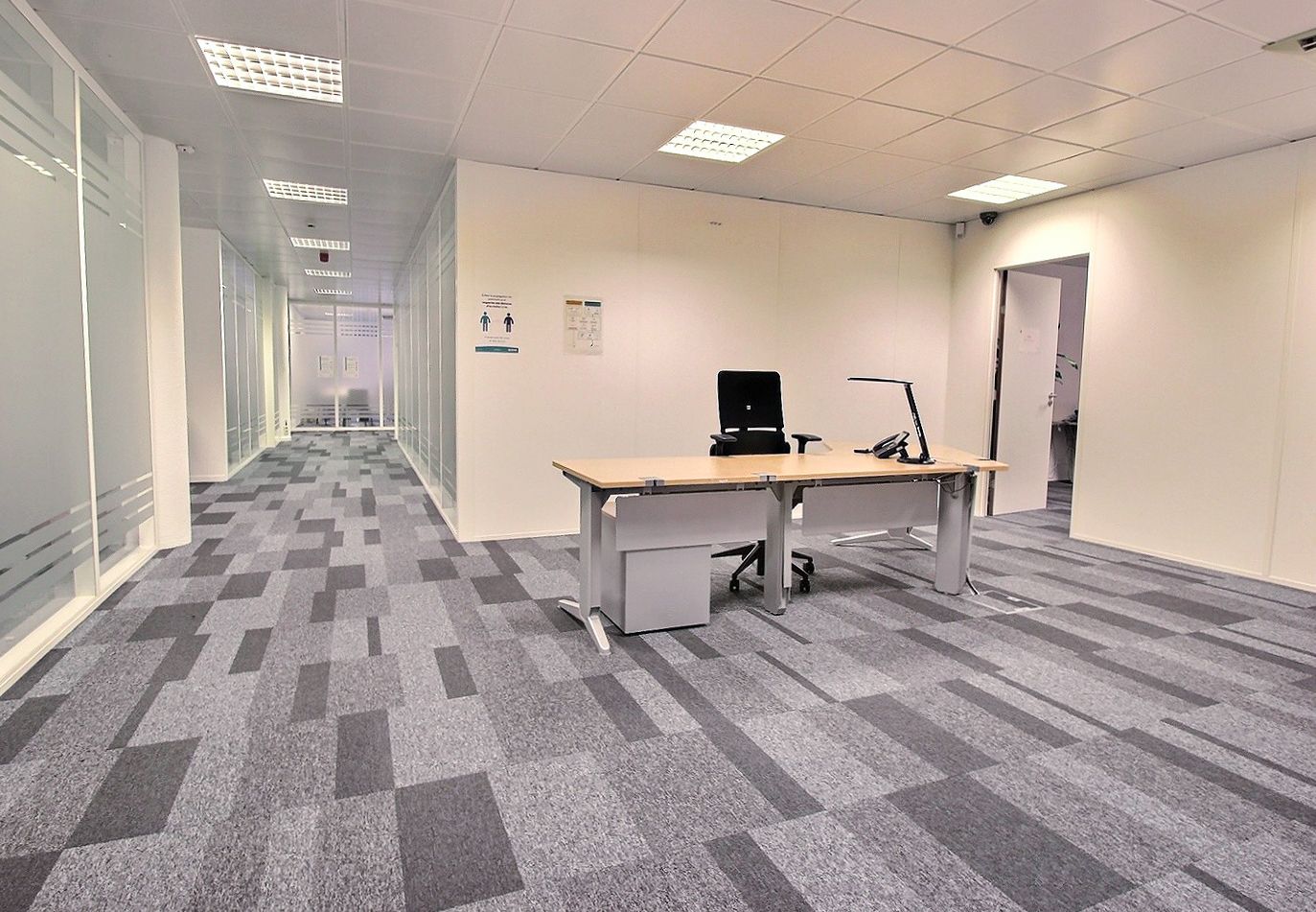 987 m² kantoren/polyvalente ruimte nabij R0 - foto 4