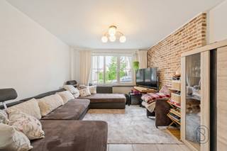 Op zoek naar een zeer ruime woning met tuin, garage en veel potentieel? Deze woning gelegen in de Reynaertstraat 2 in Wielsbeke combineert een...
