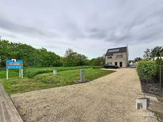 EIGENTIJDSE WONING MET VEEL MOGELIJKHEDEN IN TESSENDERLO Welkom in deze moderne gezinswoning gelegen in het mooie Tessenderlo. Dit eigentijdse pand...