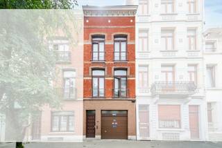 Magnificent single-family home, known as a "bel-étage", located in the heart of Koekelberg.The property is situated in a green neighborhood of...
