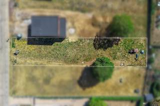 Bouw uw droomwoning op een toplocatie!<br />In het charmante en rustige Schaffen (Diest) bieden wij u een aantrekkelijke bouwgrond aan, ideaal voor het realiseren van een stijlvolle Halfopen bebouwing. het perceel geniet van een mooie oppervlakte, een gunstige ligging en een uitstekende bereikbaarheid, waardoor ze de perfecte basis vormen voor uw toekomstige thuis.<br />De bouwgrond heeft een oppervlakte van 6 are 69 centiare, waardoor u over voldoende ruimte beschikt om een ruime woning met tuin aan te leggen. Dankzij de aangename omgeving geniet u dagelijks van rust en privacy, terwijl winkels, scholen, openbaar vervoer en de op- en afritten van de autosnelweg zich op korte afstand bevinden. Ook het bruisende centrum van Diest is vlot bereikbaar.<br />Of u nu op zoek bent naar een perceel om uw gezinswoning te bouwen of een interessante investering zoekt, deze bouwgronden bieden tal van mogelijkheden.<br />Troeven:<br />• bouwgrond voor halfopen bebouwing <br />• Oppervlakte 669 m² <br />• 2 Bouwlagen<br />• Bouwlijn op 16m van straatzijde<br />• De maximale bouwdiepte voor het hoofdgebouw bedraagt 15,00m op het gelijkvloers en 12,00m op de verdieping<br />• Zijgevel op 3 meter van perceelsgrens.<br />• Tuinhuis van max 40m²<br />Grijp deze unieke kans en bouw uw droomwoning op één van deze prachtige percelen in het gegeerde Schaffen.<br />Interesse? Neem vandaag nog contact met ons op voor meer informatie of een bezoek ter plaats