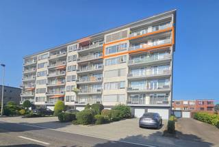 Op te frissen appartement met 4 slpks, ruim terras, kelderberging en incl. vraagprijs garagebox. Het appartement (lift aanwezig) op de 5de verdieping...