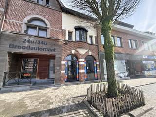 Appartement avec une chambre dans un immeuble calme.Situé au premier étage, accessible uniquement par un escalier.Ce charmant appartement offre un...