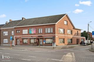 Veelzijdig handelspand op topligging in het centrum van HallaarIn het hart van Hallaar komt dit charmante huidige horecapand vrij, boordevol...