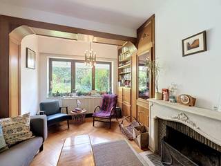 Au cœur d’Uccle, dans le quartier résidentiel paisible du Dieweg, se cache une maison pleine de charme. Dès votre arrivée, un agréable hall...