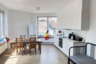 <p><span>Charming and fully renovated 1-bedroom apartment in the heart of Antwerp</span></p><p><span> </span></p><p><span>This charming and practically laid-out 1-bedroom apartment was </span><span>completely renovated</span><span>in </span><span>2025</span><span> and is ready to move into.</span></p><p><span>The bright living area with an open kitchen offers a pleasant living space thanks to the large windows. </span></p><p><span>The spacious bedroom offers more than enough room for a double bed and closets.</span></p><p><span>You enter the living area through the spacious entryway, which features a built-in coat closet and a separate guest restroom. The bathroom includes a modern walk-in shower, a sink, and a separate, enclosed space for a washer and dryer.</span></p><p><span> </span></p><p><span>A parking space can be rented separately.</span></p><p><span>The location is excellent, right in the heart of Antwerp’s historic center, within walking distance of universities, colleges, supermarkets, and lively restaurants and bars, and just 100 meters from the Meir.</span></p><p><span> </span></p><p><span> </span></p>