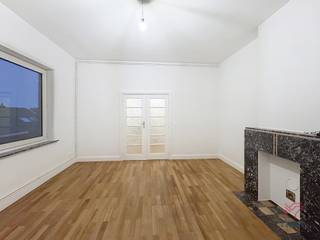 SAINT-GILLES: Naast het Parc de Forest en alle voorzieningen, appartement met 1 slaapkamer +/-65m².Op de 3e verdieping zonder lift:- Keuken uitgerust...