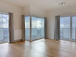Dit lichtrijk hoek appartement met groot terras is gelegen in De Parktoren. Gerealiseerd door BESIX; een weldoordachte creatie die werd bekroond...