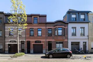 Ruime woning (380 m²) met 5 slaapkamers en 2 badkamers in Mortsel.In een rustige eenrichtingsstraat, vlakbij het centrum van Mortsel, bevindt zich...