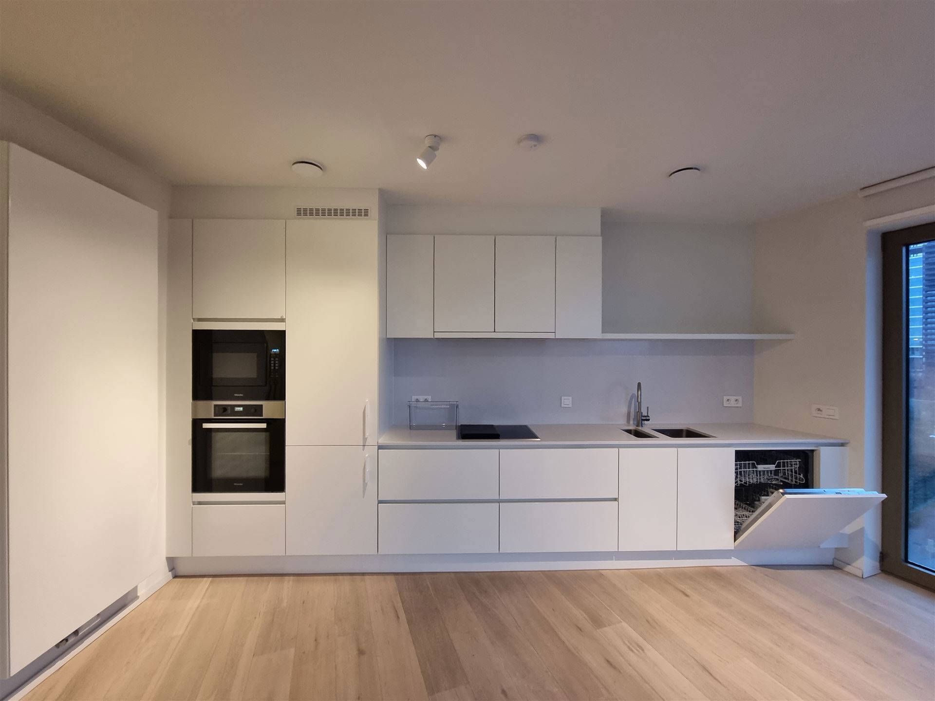 Appartement met 2 slaapkamers van ±90 m² in recent gebouw - foto 4