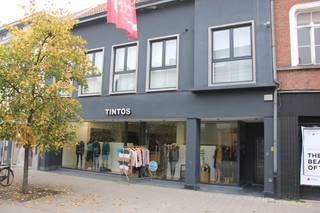 Charmant en lichtrijk 2-slaapkamer appartement te huur in het centrum van Bornem. Het appartement beschikt over een ruime leefruimte met...