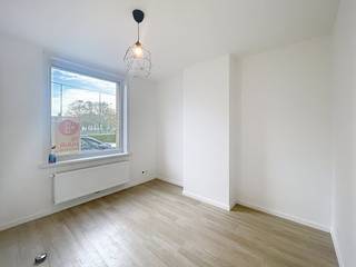 Charmante maison entièrement rénovée à louer dans le centre de Bredene, dans un endroit calme près de l'église. Cette maison prête à emménager...