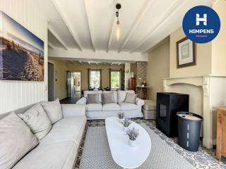 Ontdek deze prachtig gerenoveerde woning in een rustige straat, midden in het gezellige Steenkerke. Perfect voor wie houdt van ruimte, comfort én...