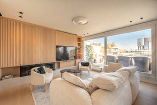 Ontdek de ultieme luxe en comfort in dit prachtige penthouse gelegen op de 6e verdieping van de gerenommeerde residentie Centrale aan de...