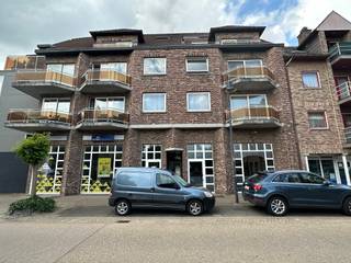 Winkel- of kantoorruimte (EPC label B) met private parking, gelegen in het centrum van Houthalen tussen 2 publieke, gratis, parkeerplaatsen, het...