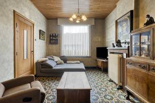 Op een strategische ligging aan de Heirweg in Kortrijk bevindt zich deze halfopen woning. Deze halfopen bebouwing biedt verrassend veel ruimte,...