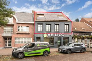 Vernieuwd appartement met drie slaapkamers in het centrum van Essen.Een kleinschalig gebouw met een gedeelde inkomhal. Een eigen trap naar de...