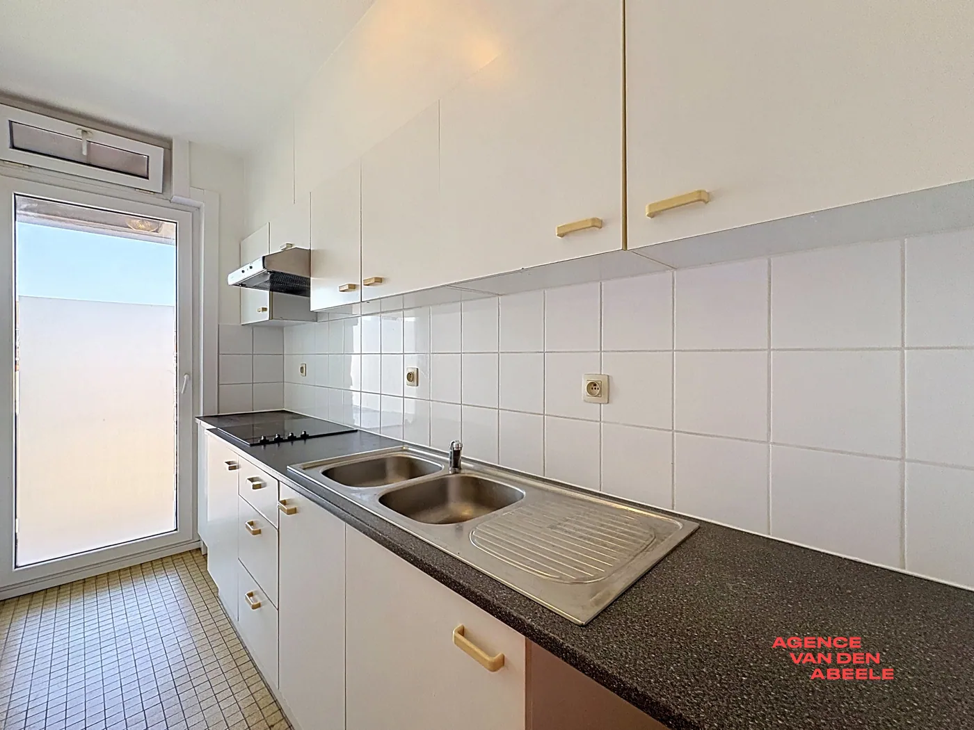 Apartment for rent in Sint-Andries with 2 bedrooms - photo 5
