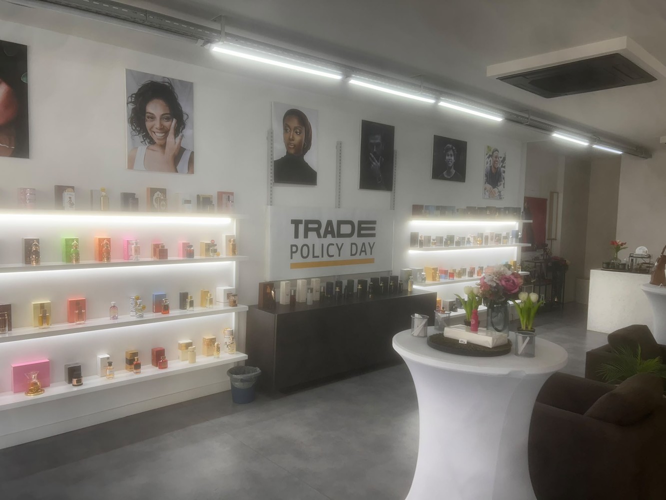 INSTAPKLAAR COMMERCIEEL GELIJKVLOERS OF KANTOOR - foto 4