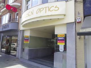 Voor meer info of een bezoek ter plaatse bel 054 33 62 52 - Instapklaar winkelpand of kantoor mét woongelegenheid te huur, gelegen in het centrum...