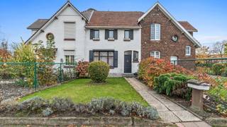 Deze woning kan u terugvinden op de Torenlaan 11 in Genk (Zwartberg).Bent u opzoek naar een te renoveren starterswoning in Genk?Dan is deze woning...
