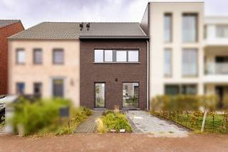 Deze nieuwbouw (BEN) woning is gelegen op een centrale, maar bovenal rustige ligging in een residentiële omgeving nabij het station van Lier...