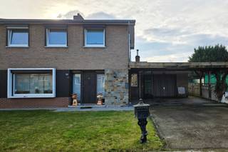 Deze woning combineert rust, ruimte en een sterke ligging met de vrijheid om het gelijkvloers verder naar eigen smaak af te werken. Een...