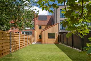 Volledig gerenoveerde woning in hartje Turnhout, op wandelafstand van de Grote Markt en de winkelstraten. De woning is voorzien van 3...