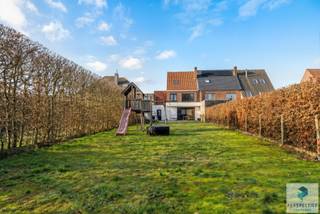 SIJSELE - Centraal gelegen woning met 4 slaapkamers, grote tuin en garageGoed gelegen woning met grote garage en tuin, gelegen in een rustige buurt...