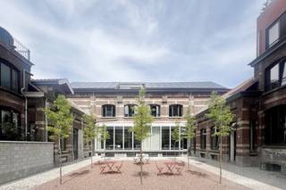 Co-working spaces for rent in Van Meyel Street in Sint-Jans-Molenbeek, located in a vibrant co-living environment shared with other businesses...