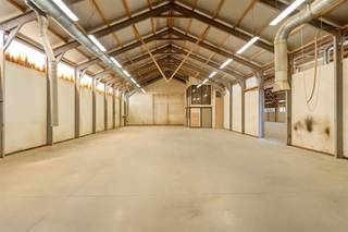 Avis aux indépendants ! Belle maison d'entreprise avec hangar spacieux, idéalement située à Onze-Lieve-Vrouw-Waver, dans une rue résidentielle...