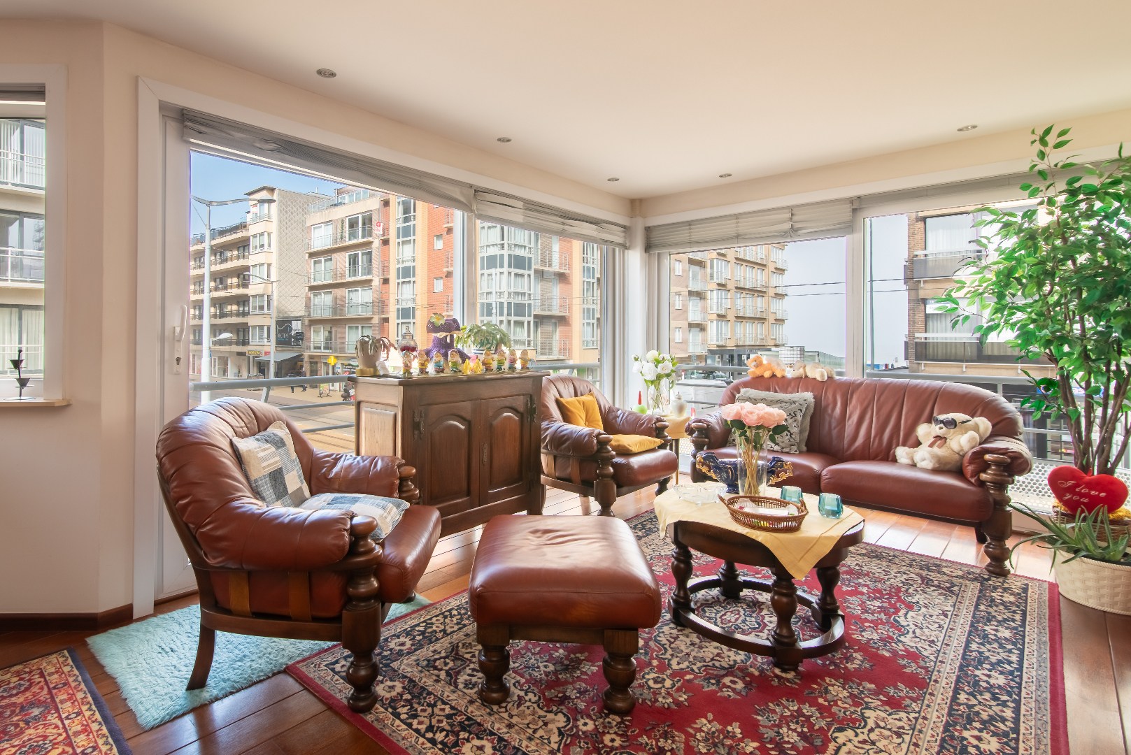 Cozy corner apartment with a sea view from the second line. - photo 1