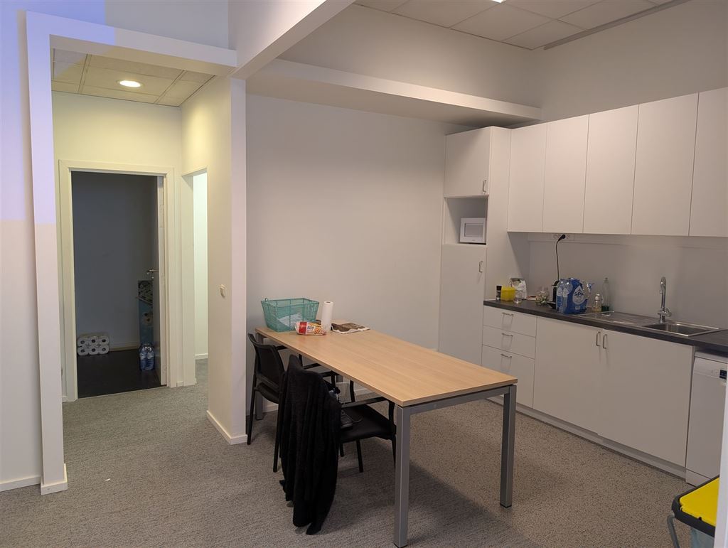 Verhuurde Kantoorruimte te Turnhout - 198m² - foto 4