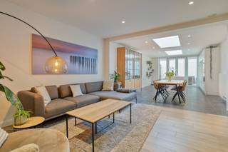 Dit prachtige pand in de wijk Kristus Koning biedt de perfecte balans tussen modern wooncomfort en de authentieke charme van Brugge. Dankzij...