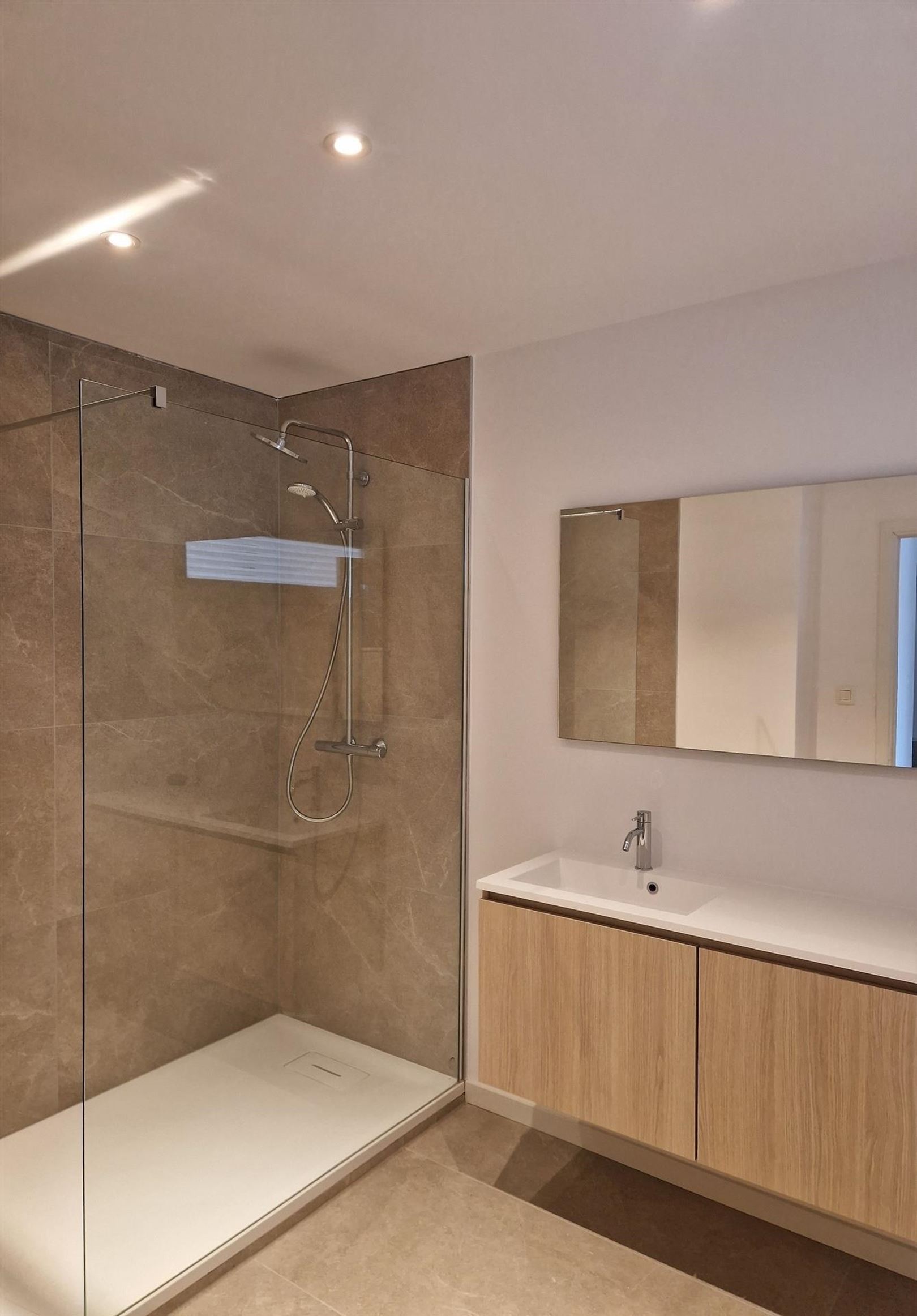 Gerenoveerd appartement gunstig gelegen op Linkeroever.  - foto 5