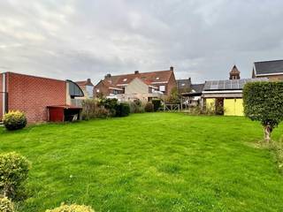 Zuidgericht perceel bouwgrond met een perceelsbreedte van 13 m in de nabijheid van allerlei faciliteiten. Het perceel is geschikt voor het bouwen...