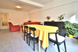 *** QUICK SALE *** BIEDEN VANAF 158.000 EUR* Totaal gerenoveerd appartement met twee slaapkamers. Nabij het groene President Rooseveltplein vinden we...