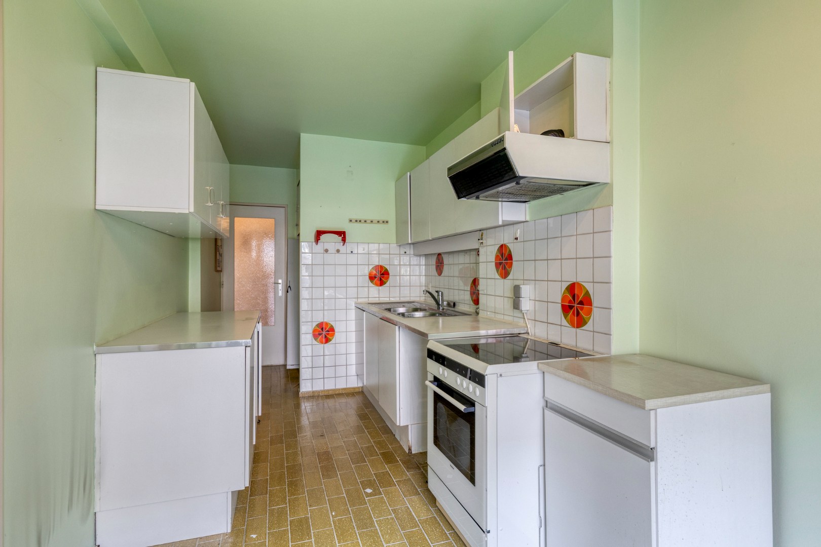 Grand appartement avec 2 chambres, cave et garage. - photo 5