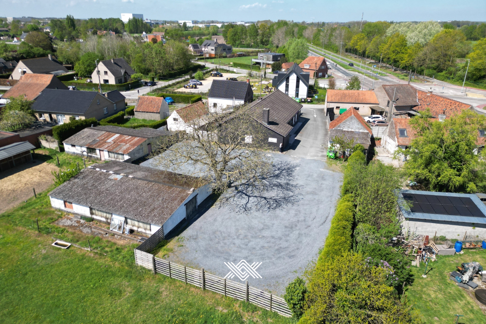 Veelzijdig handelshuis met woonst en bijgebouwen - photo 2