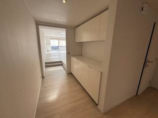 Kantoor of praktijkruimte te huur van ca. 80 m² in centrum Kuurne. Het pand is instapklaar en heeft voorliggend voldoende...