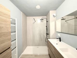 GENT - Bent u op zoek naar een gerenoveerd appartement TE HUUR in Gent?Dan is dit misschien iets voor u! De belangrijkste troeven in een notendop: *...