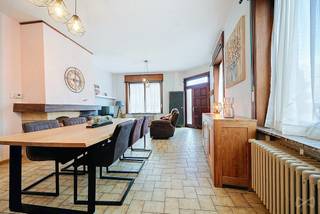 We Invest vous propose cette charmante maison d'habitation trois façades, idéalement située dans la ville d'Enghien, très proche de la gare.Elle se...