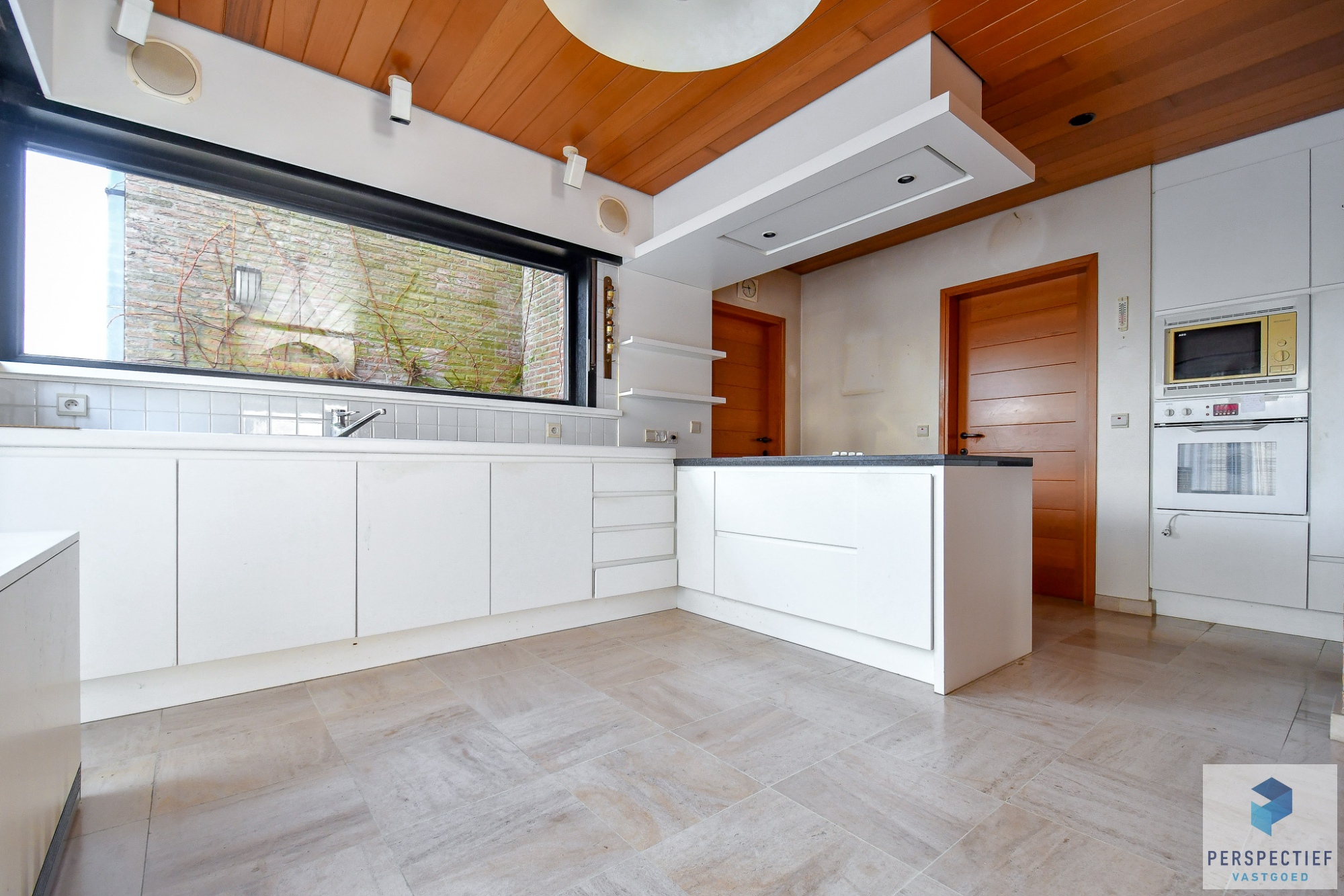 Centraal gelegen ruime woning met 3 slaapkamers - garage en grote tuin - foto 4