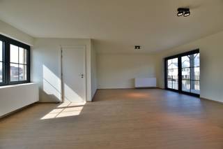 Prachtig nieuwbouw appartement met terras op 1ste verdiepingDit prachtig nieuwbouwappartement maakt deel uit van een kleinschalige residentie van...