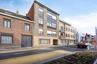 Dit instapklare appartement op de eerste verdieping combineert comfort, ruimte en een centrale ligging. U geniet hier van alle voorzieningen...