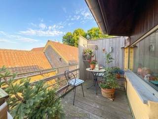 Op een GUNSTIGE LIGGING te Melden, een deelgemeente van Oudenaarde, bevindt zich dit CHARMANT DUPLEX APPARTEMENT. De woning is IDEAAL GELEGEN nabij...